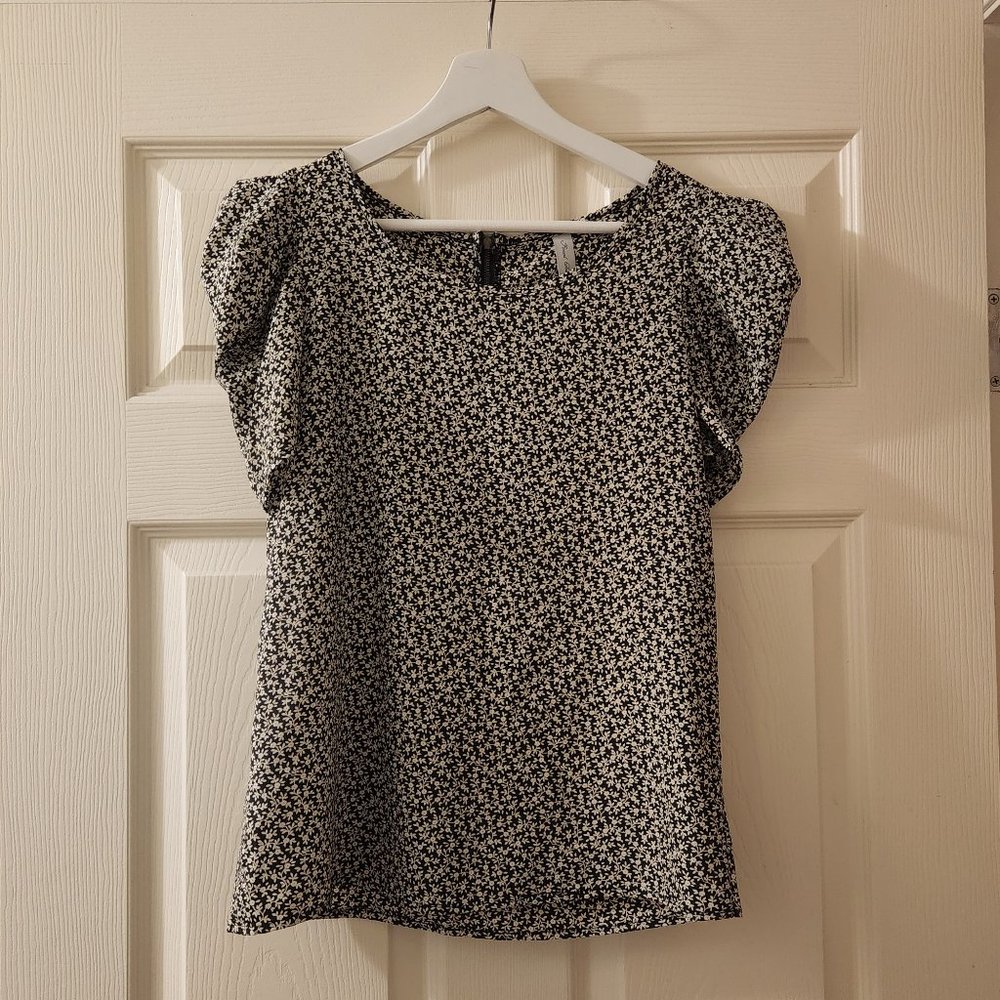 Architectural/Puffed Short Sleeve Blouse